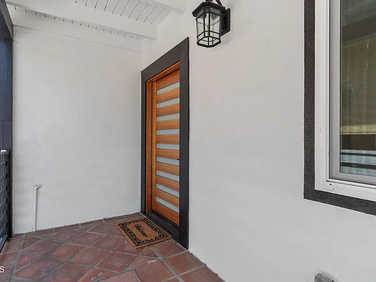 1206 Tamarind Ave — Photo 2