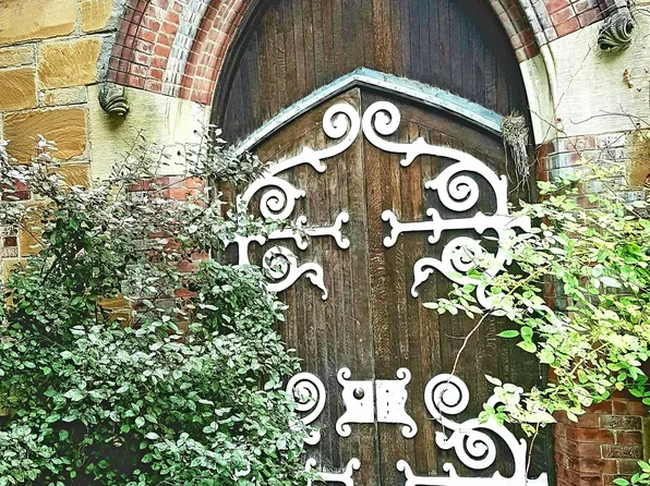 65 Mill St, Troy, NY 12180