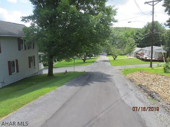 4th image of 102 4th Ave