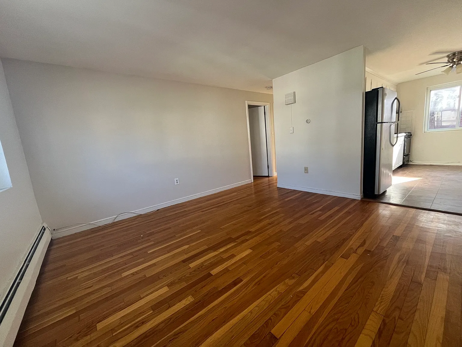 2 bed, 1.0 bath, 9999 sqft, $2,550 — Photo 3