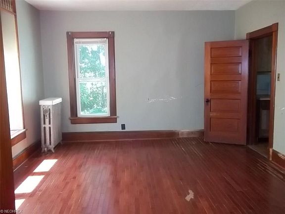 3rd image of 937 S Lundy Ave