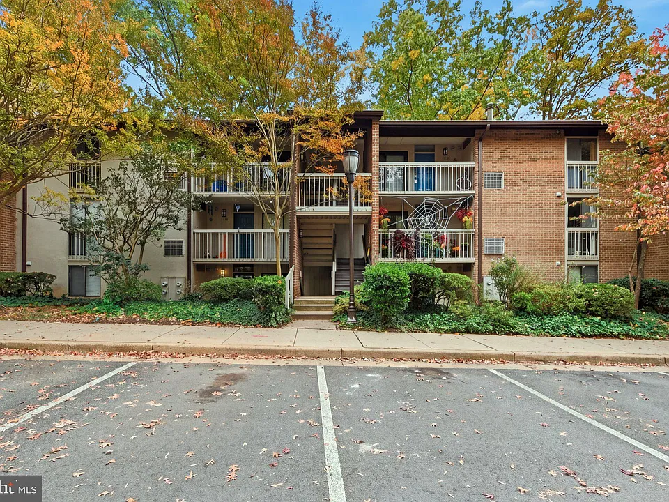 1528 Moorings Dr #1B