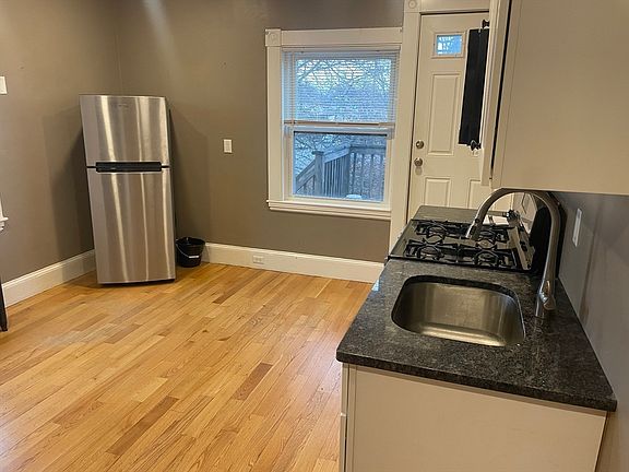 3rd image of 37 Elliott St APT 4