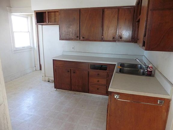 2nd image of 360 Geneva Dr