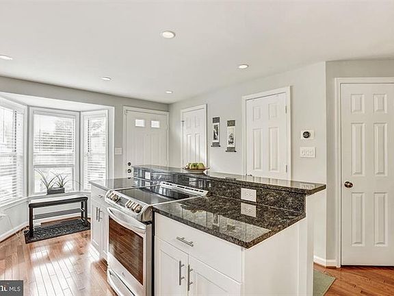 4th image of 5800 Norham Dr