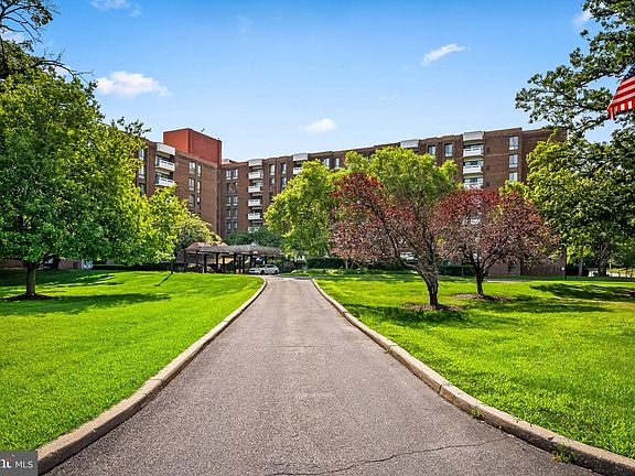 2nd image of 7 Slade Ave APT 519