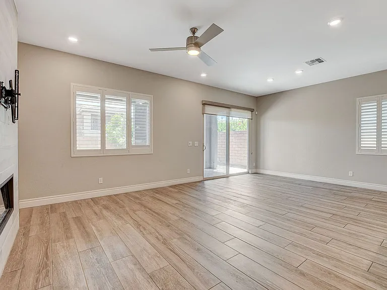 4124 Elegant Chateau St — Photo 24