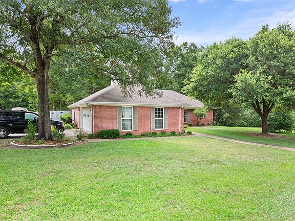3rd image of 804 Canary Ln