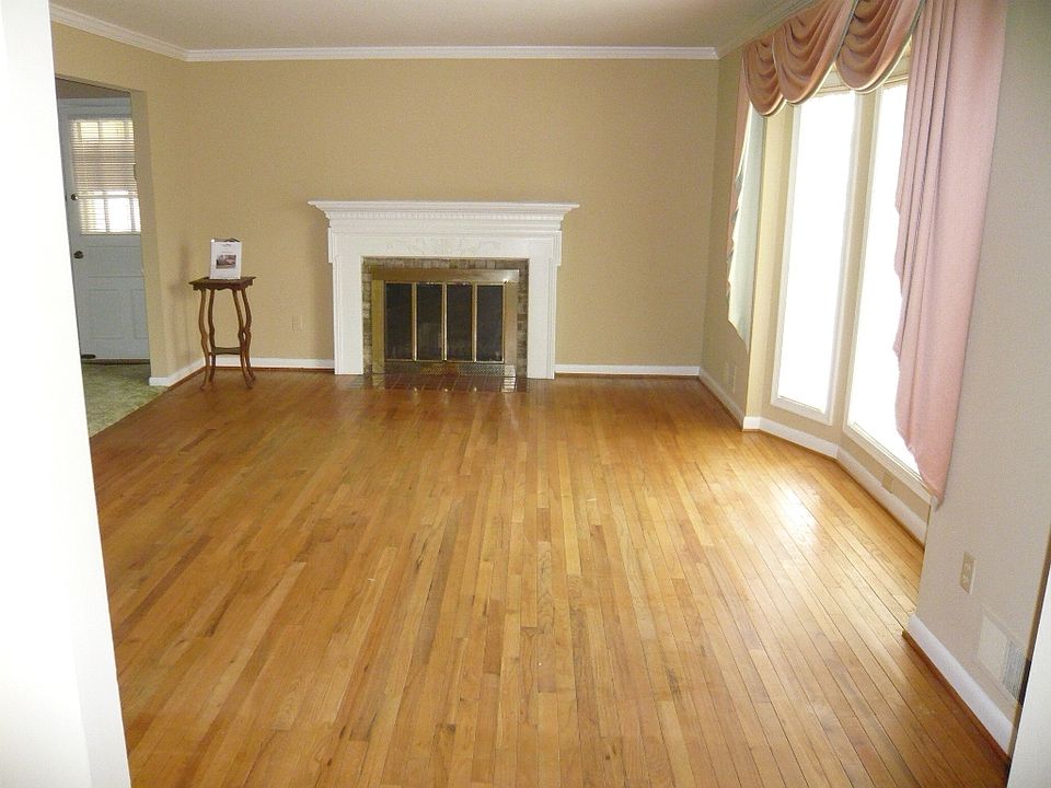 Living room w/wood fireplace