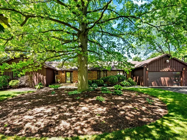 1311 Azalea Ln, Dekalb, IL 60115