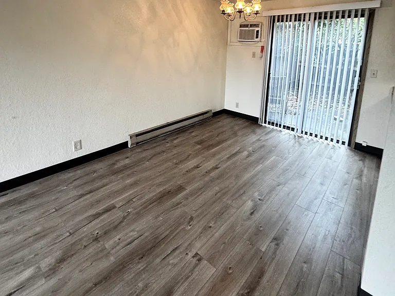 105 S Shasta Ave #2 — Photo 4