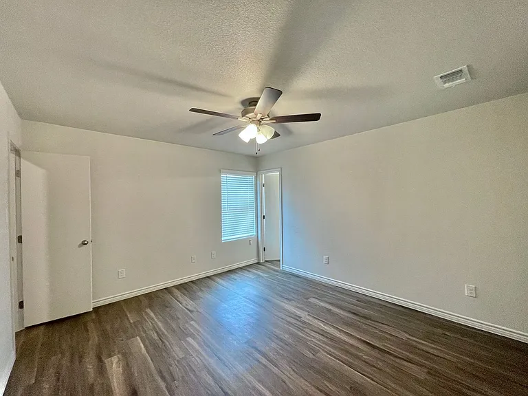 1806 Clovis Dr — Photo 20