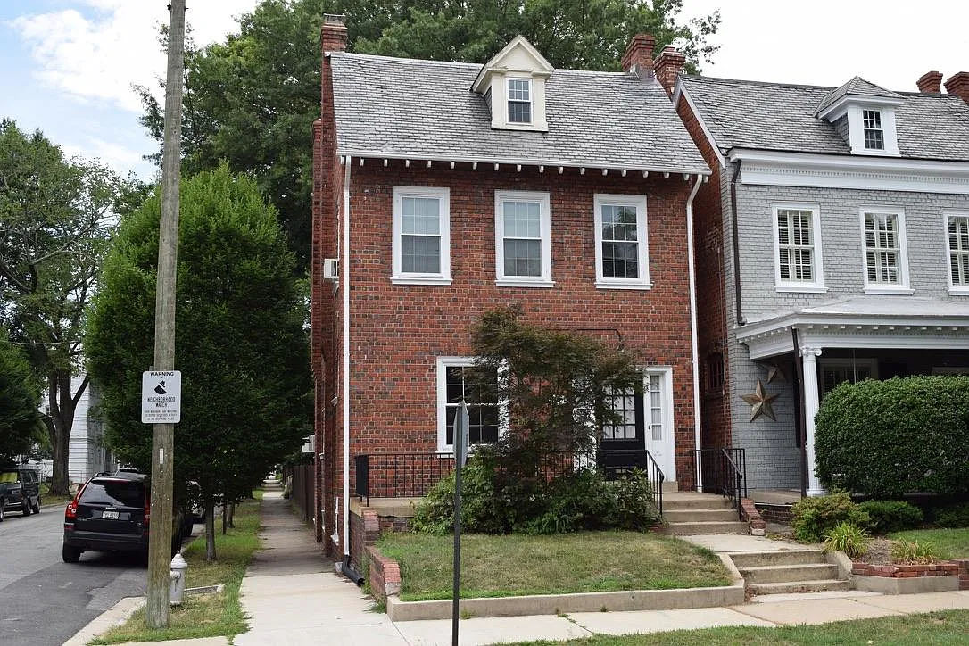 3301 Kensington Ave — Photo 1