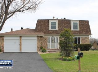 374 Northgate Rd, Lindenhurst, IL 60046