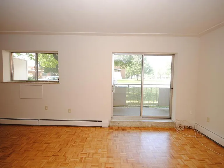 1200 Fennell Ave E — Photo 17