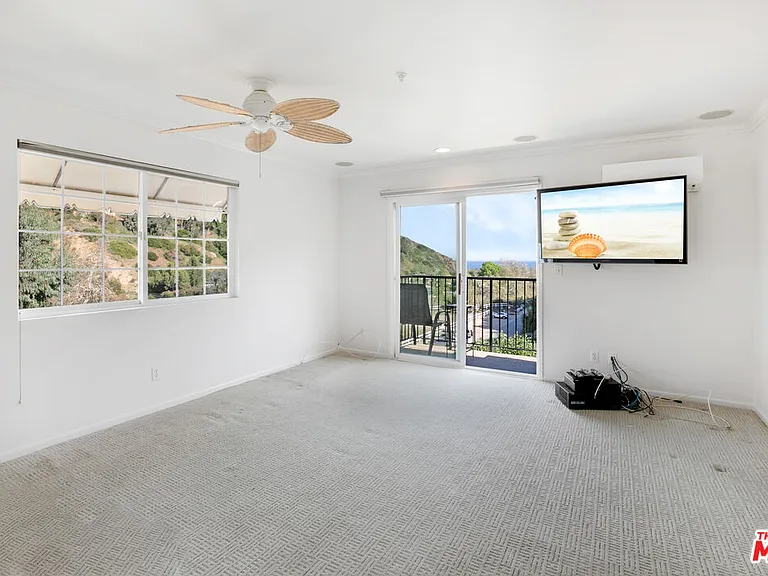 3855 Rambla Pacifico #D — Photo 20