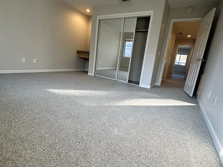 2221 Banbury Cir — Photo 41