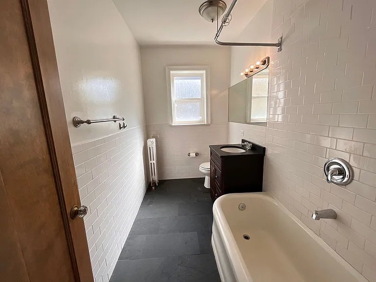 6150 N Hoyne Ave — Photo 9