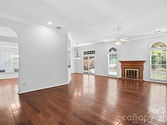 2nd image of 5519 Haybridge Rd