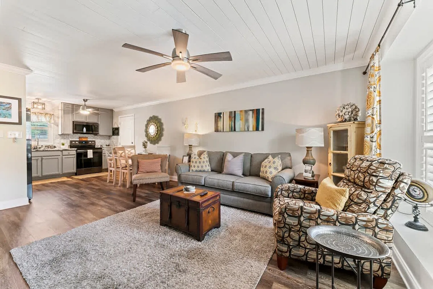 2 bed, 1.0 bath, 495 sqft, $4,112 — Photo 4