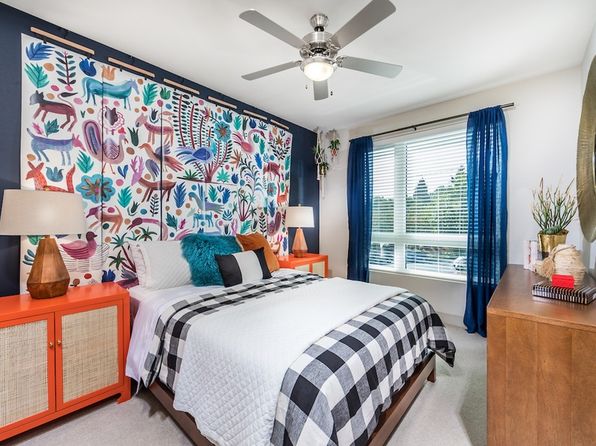 2865 NE Sandy Blvd #111