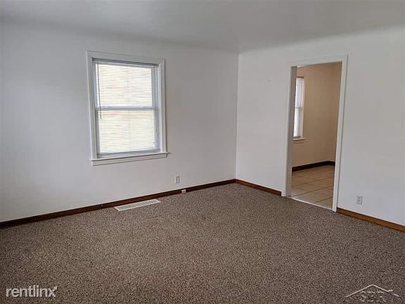 126 Graham - living room