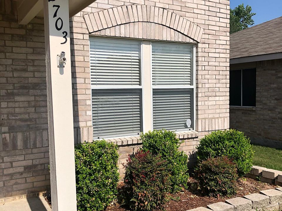 1st image of 2703 Mountain View Dr