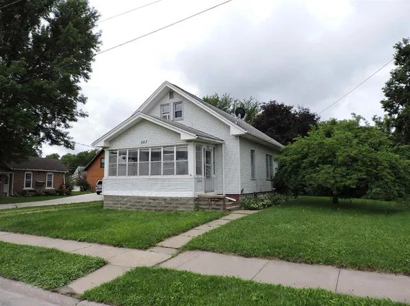 507 River St, Decorah, IA 52101