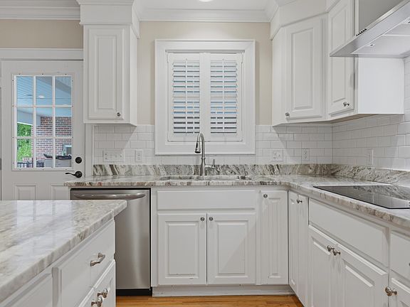 3rd image of 116 Winter St