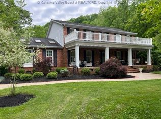 1 Evergreen Dr, Elkview, WV 25071