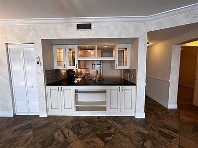 4th image of 1901 Clifford St #1203-1