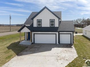 1016 2nd St, Perry, KS 66073