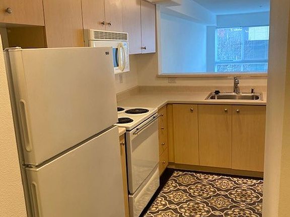 3rd image of 2824 Grand Ave Unit 205