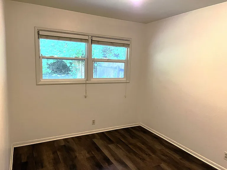 1467 Beverly Dr — Photo 10
