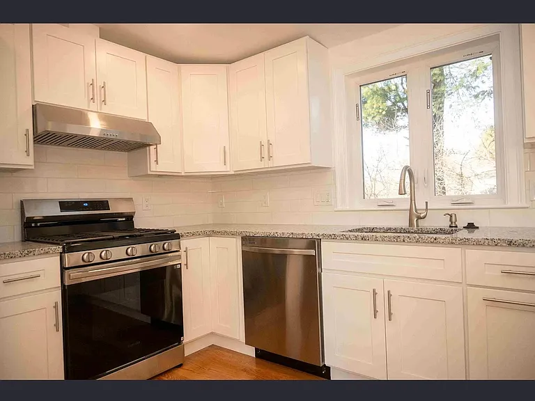 1295 Old Worcester Rd #A — Photo 12