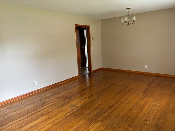 4th image of 305 Stone Blvd