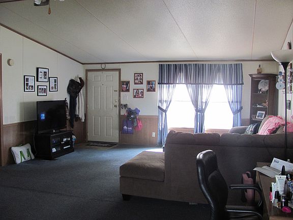 Side 2 of Living -room