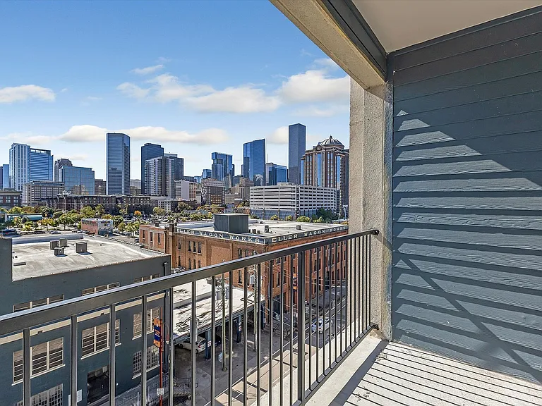 79-10 Crawford St-67