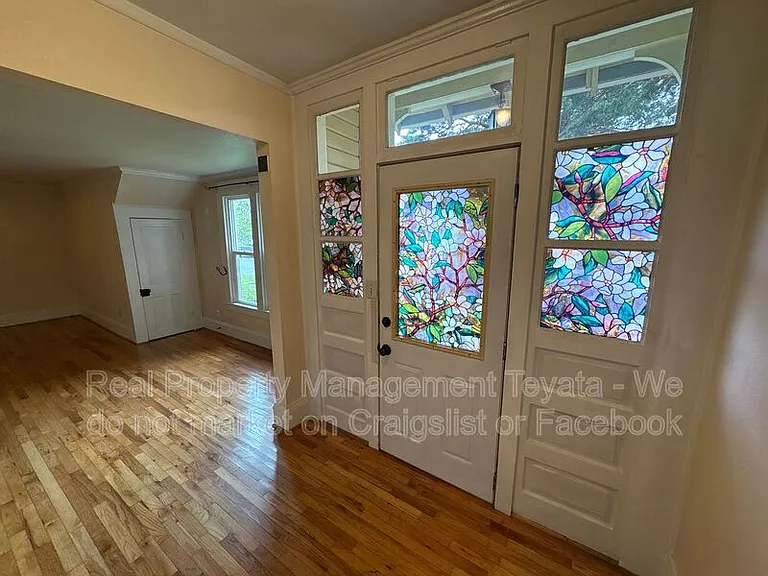 1405 Halleck St — Photo 7