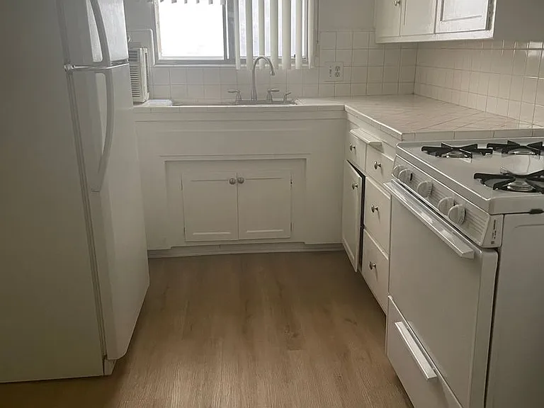 320 S Elm Dr — Photo 7