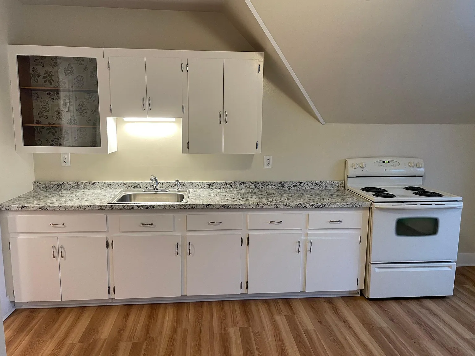 157 College St — Photo 1