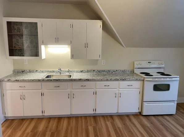 157 College St #3, Lewiston, ME 04240