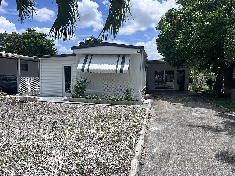2650 SW 54th Pl — Photo 1