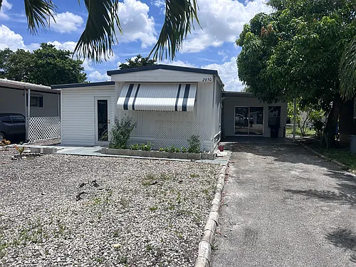2650 SW 54th Pl Photo 1