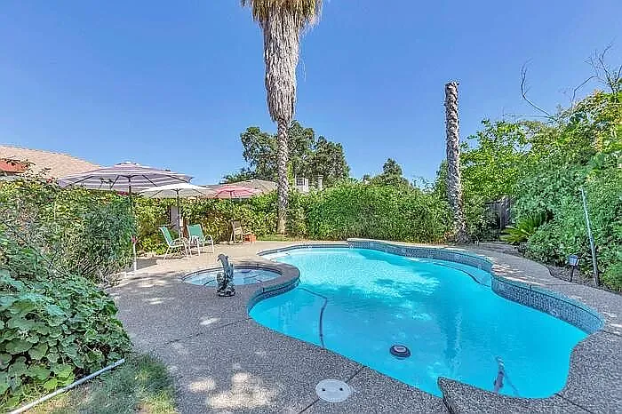 7024 Allenwood Ct — Photo 9