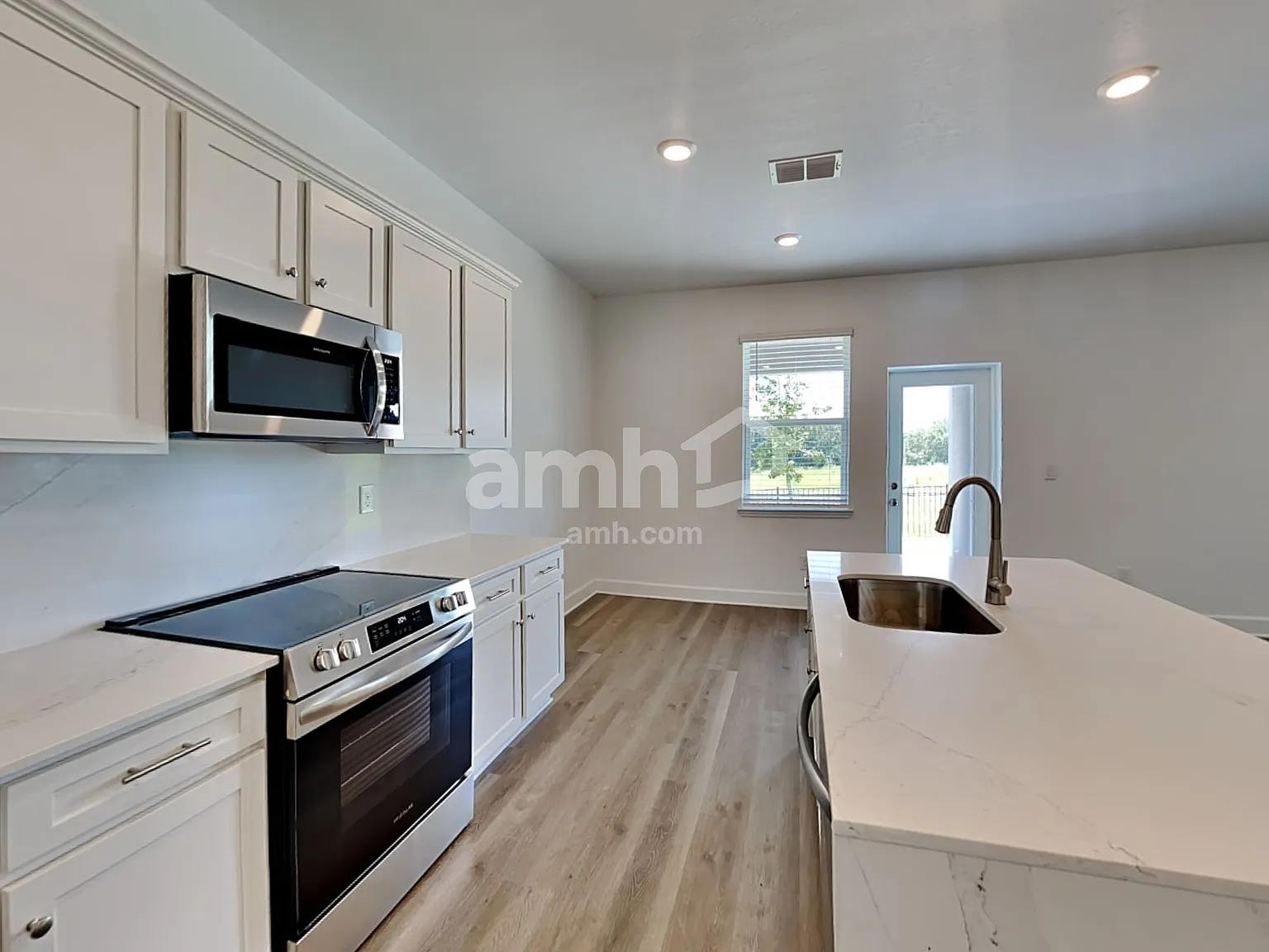 4 bed, 2.5 bath, 2297 sqft, $2,515 — Photo 4