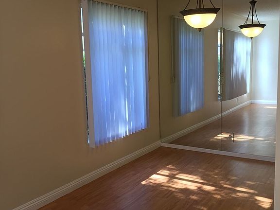5th image of 11617 Gorham Ave APT 09