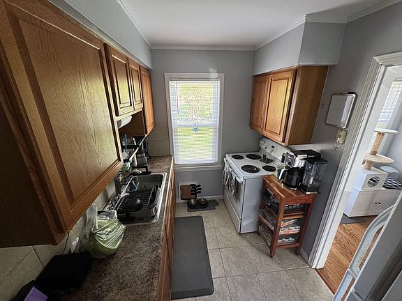 5th image of 1217 E 4th St
