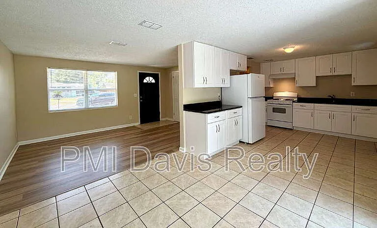 10726 Merida Dr — Photo 5