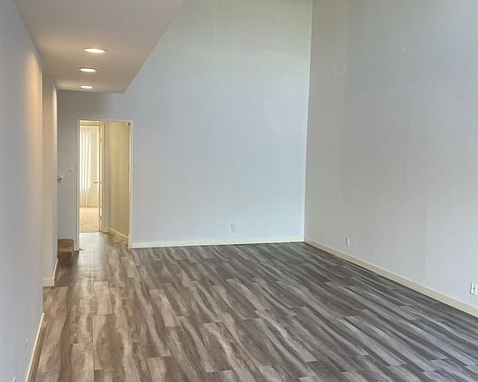3rd image of 4260 Troost Ave #5